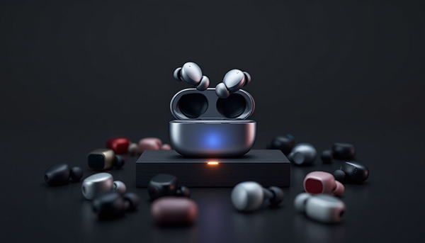 Sony WF-1000XM5 in einem Testaufbau, umgeben von anderen in ear kopfhörern